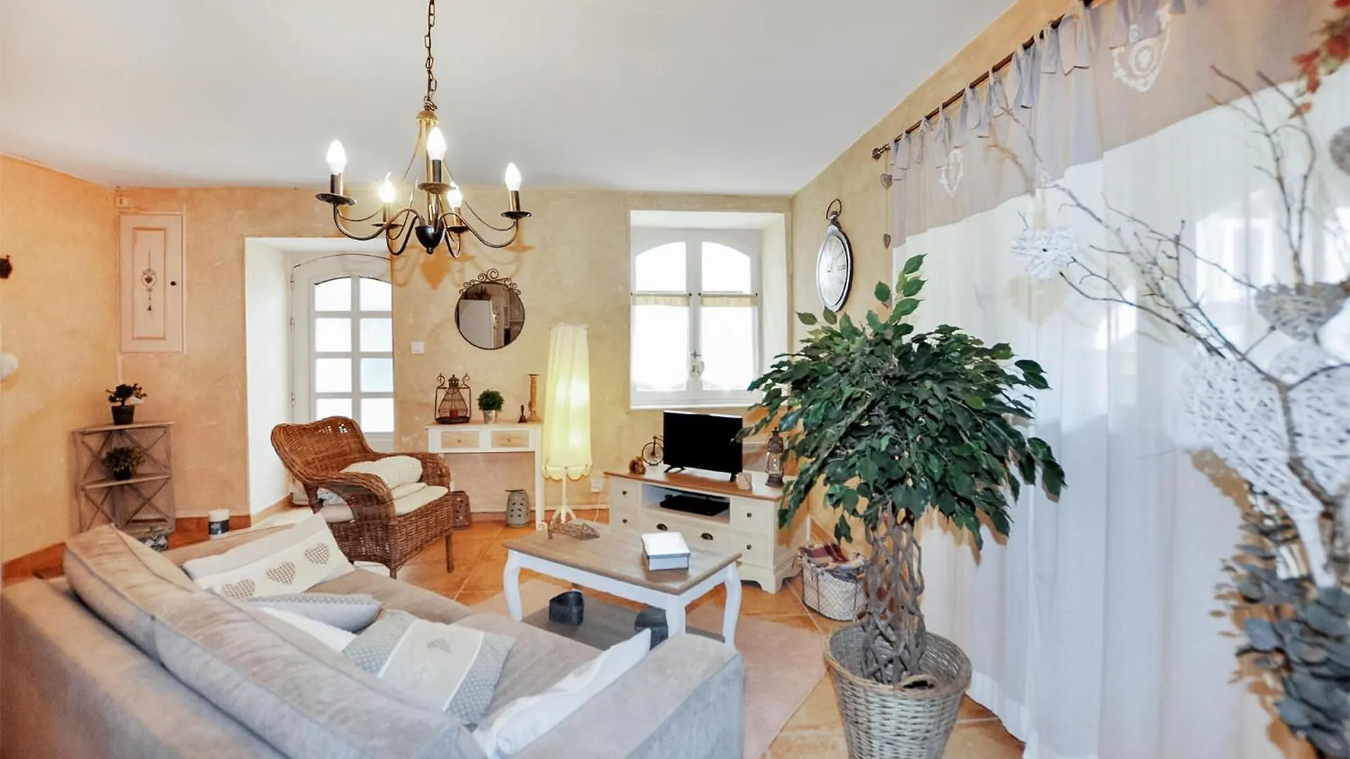 Gorgeous Home In Saint-Jean-Du-Bruel With Kitchen 0*,